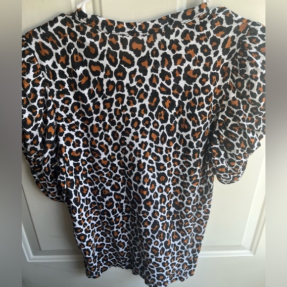 ALC Women’s Kati Leopard Print Super Soft Twist Puffed Sleeve Tee Sz Small - Picture 3 of 7